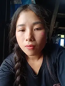 HeresThuy22 webcam