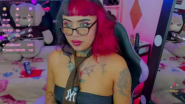 LauriInk1 live cam on StripChat
