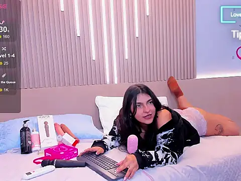 Amara_lune live cam on StripChat