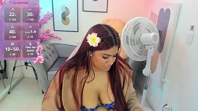 Charlotte_stoone live cam on StripChat