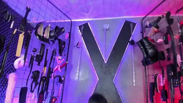 Cinthia_Iris_BDSM