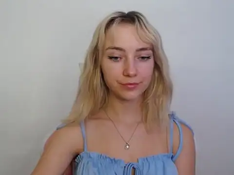 LuciaYoung webcam