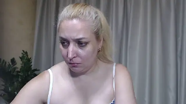 sweetpussy13 webcam