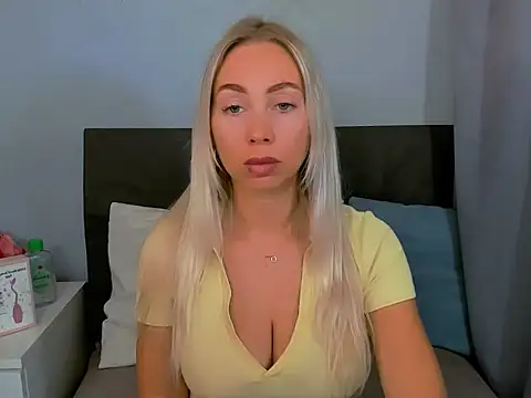 MargaritaRose live cam on StripChat