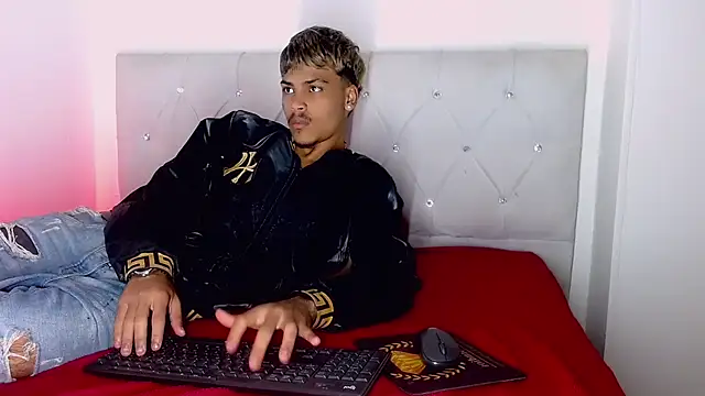 Angel_foxc13 webcam