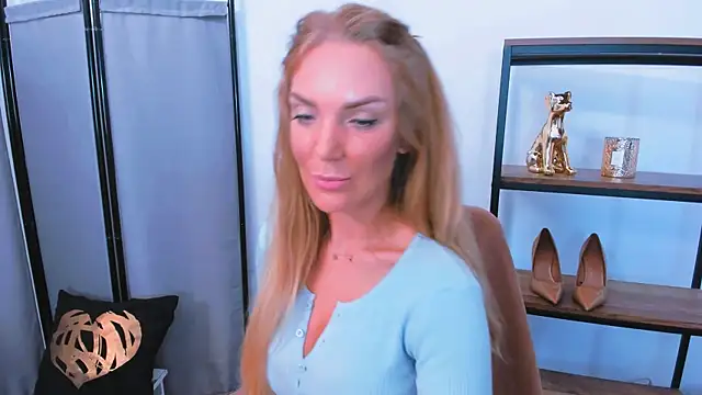 AulloraHoney webcam