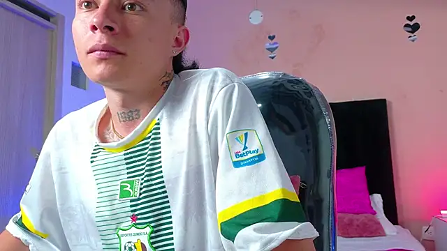Nascary_Fox webcam