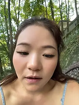 xiaoxiaocheng678 (F milf) - 勾引路人小哥哥摸胸！