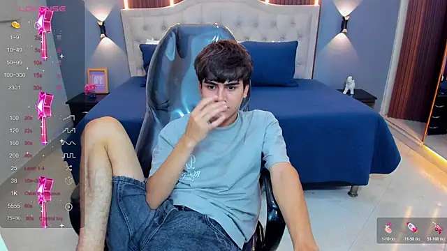 Tommy18__ live cam on StripChat