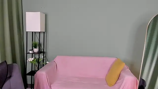 LeticiaRomano live cam on StripChat