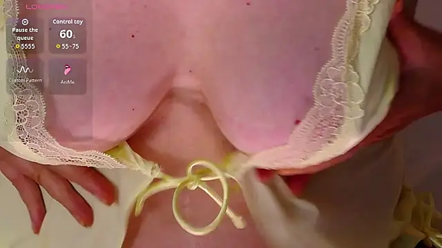GiselleFox live cam on StripChat