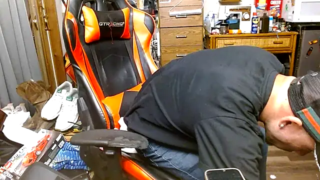 tongueispowerr6d9 webcam