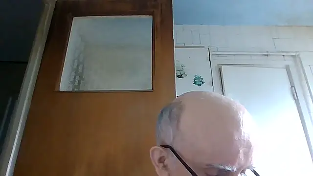 mariusica1@xh live cam on StripChat