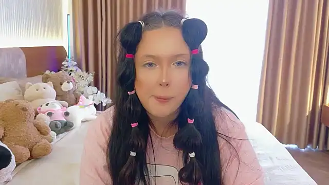 UR_MADDY_ONLINE webcam