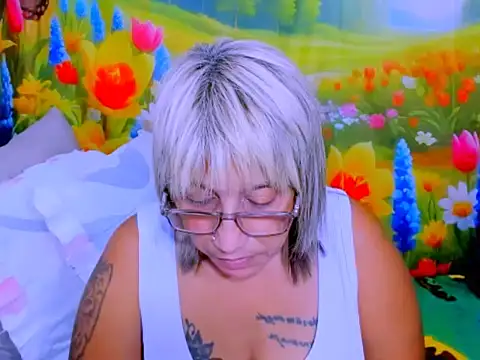 indianroxy webcam