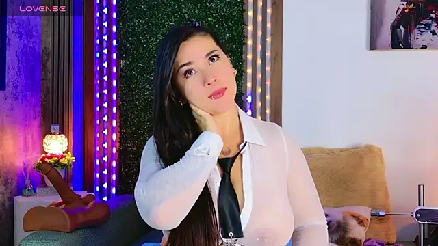 sarawolff - Sarawolff's free webcam - UK Sex Cams