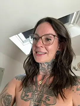 BrownieyQueen webcam