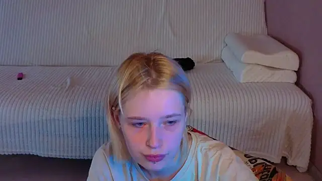 two_gerls_here