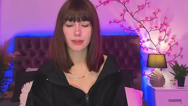 MilanaHotts webcam
