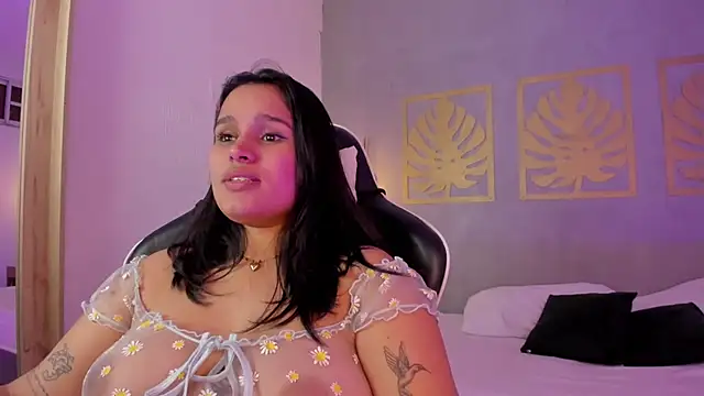 lia_sexx19 (F young) - striptease + pussy close to the camera