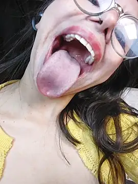 valentina_swallow webcam
