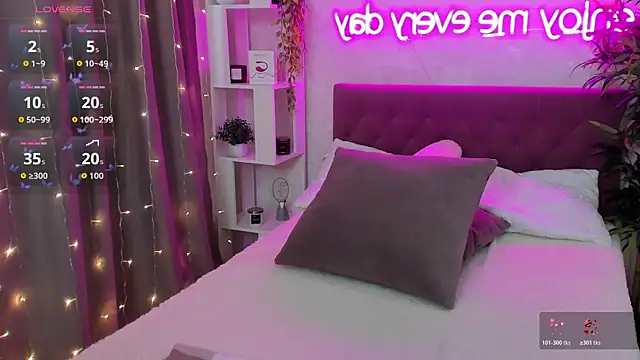 FeralPeach webcam