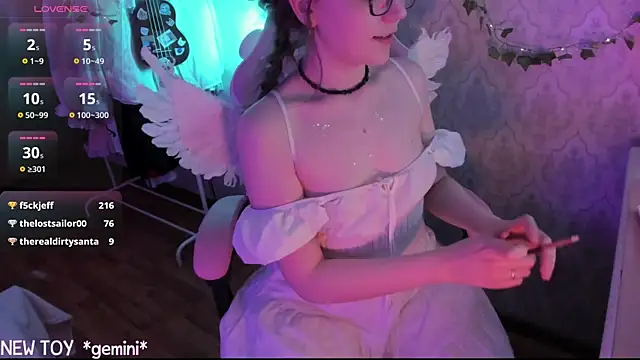 RileyNymph webcam
