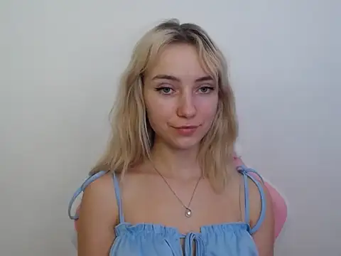 LuciaYoung webcam