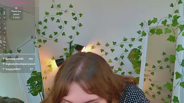 LilyElwes webcam