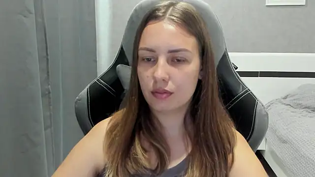 Mia_shy1 webcam