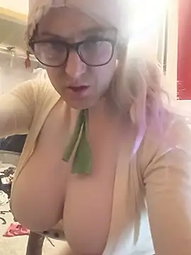 sissytrapdolly24 webcam