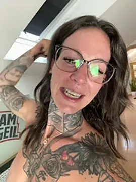 BrownieyQueen webcam