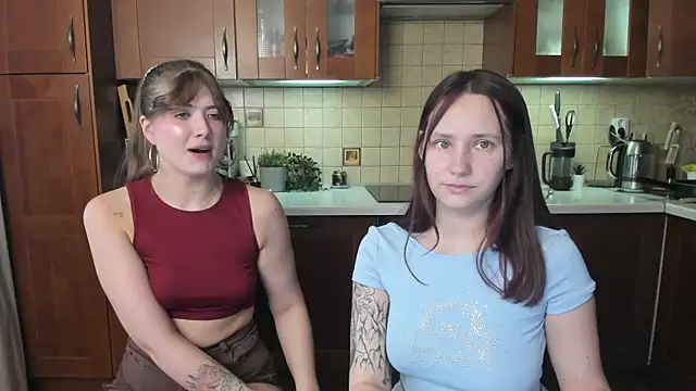 HotCaramellsTV webcam