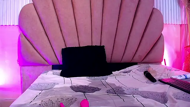 Kyomi_Hunt webcam
