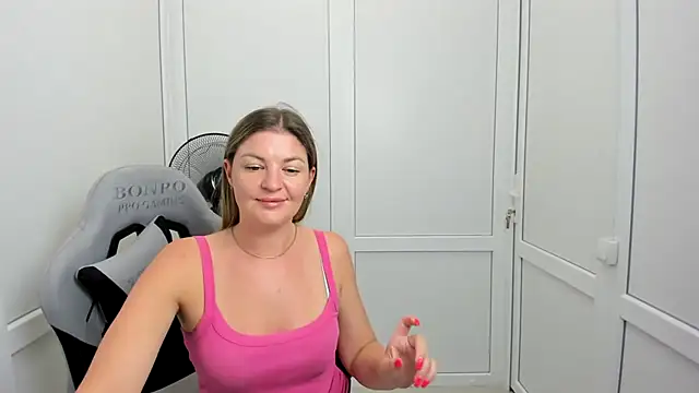 MiaSummerr_ webcam