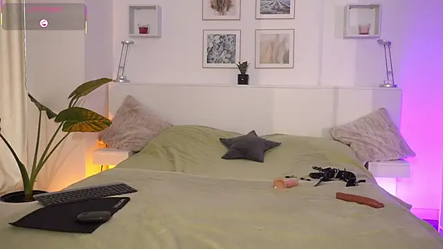 ViktoriaWhite webcam