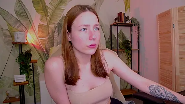 DamnWitchh webcam