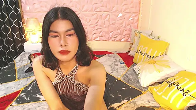 SWEETBOMBSHELL webcam