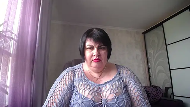 AlluringCurves webcam