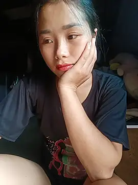 HeresThuy22 webcam