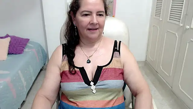 leonela_69 live cam on StripChat