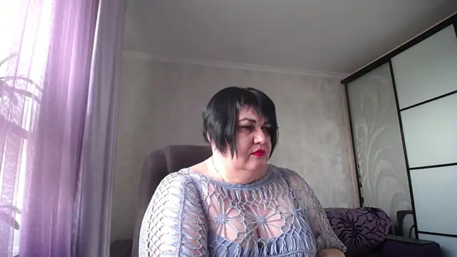 AlluringCurves webcam