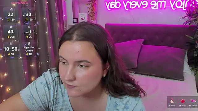 FeralPeach webcam