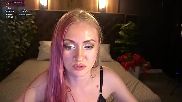 DramaQuenns webcam