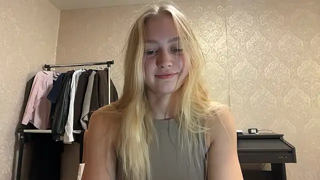 blondegirl2026 webcam