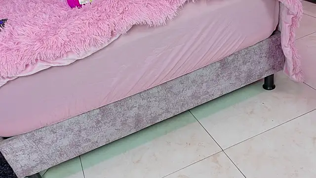 AlanaRoseeX webcam