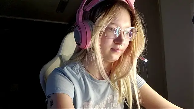 JulieannWiklund webcam
