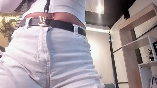 MadyGomez webcam