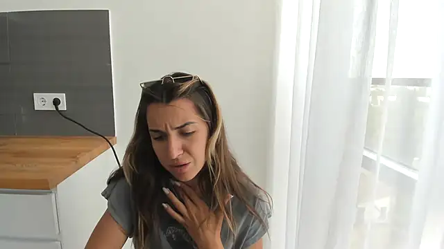 summmmersky1 live cam on StripChat