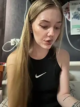 MilaMoone webcam